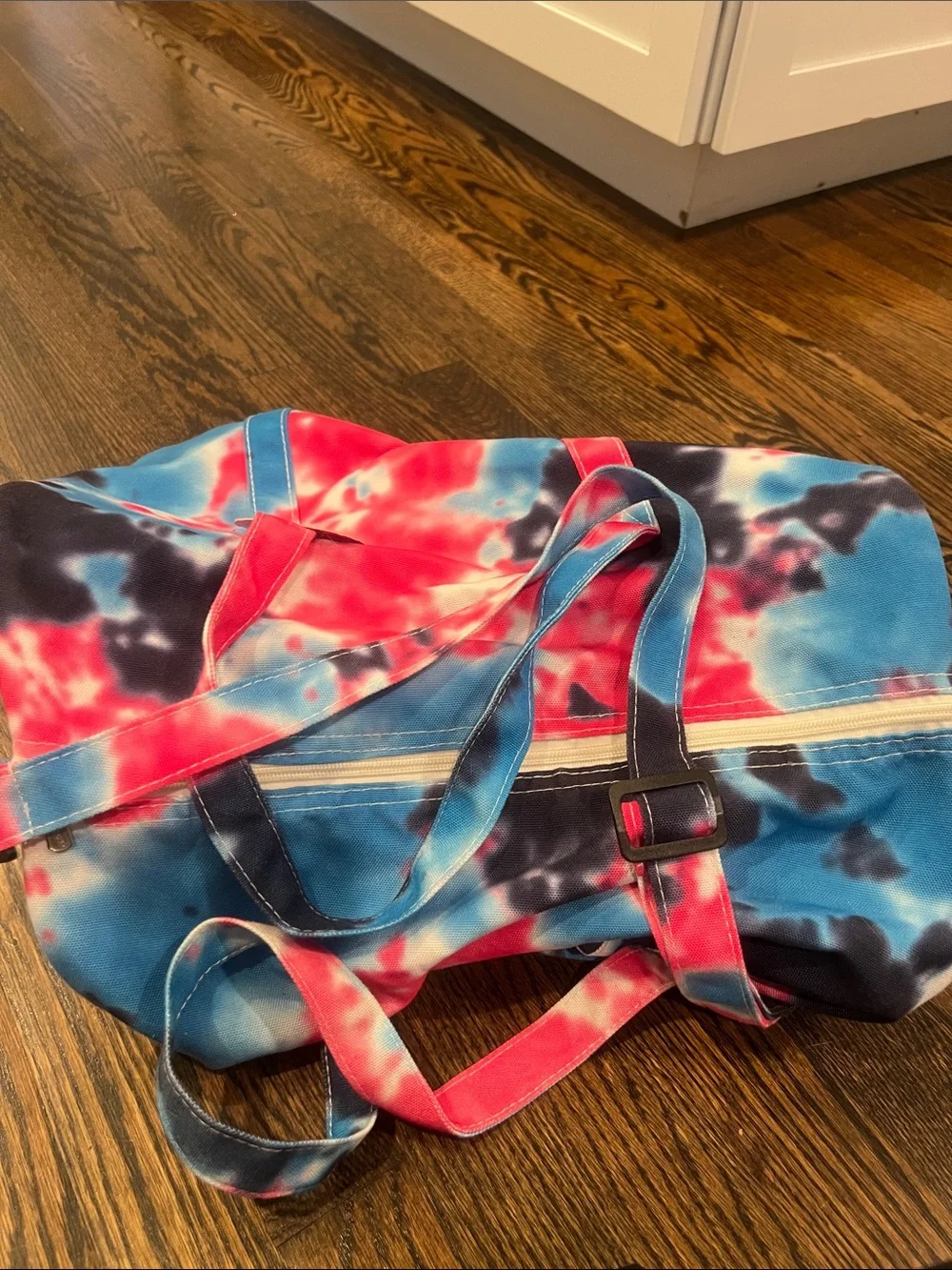 NWT Undee Bandz by Top Trenz Tie Dyed Duffle Bag Grommet Heart Pink Blue Navy
